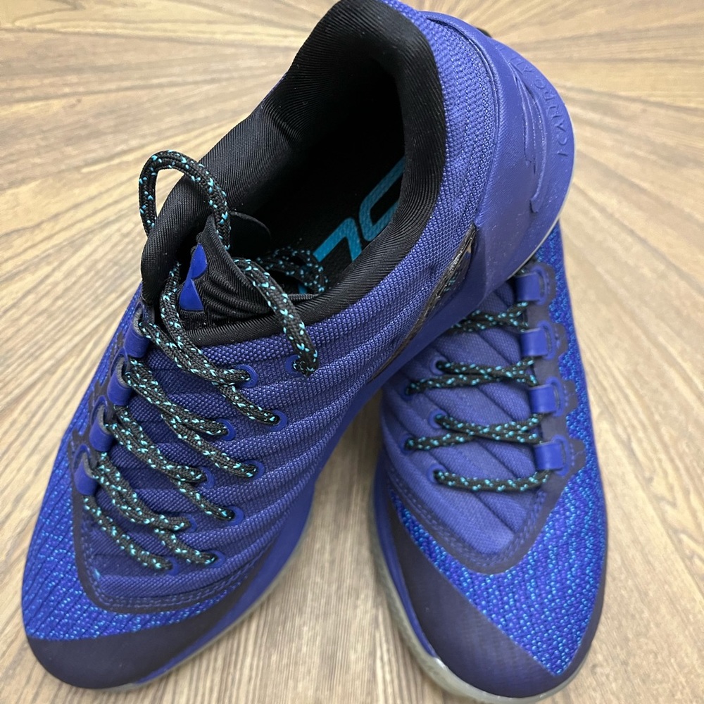 Under Armour “Dark Horse” Womens 9 / Mens 7.5